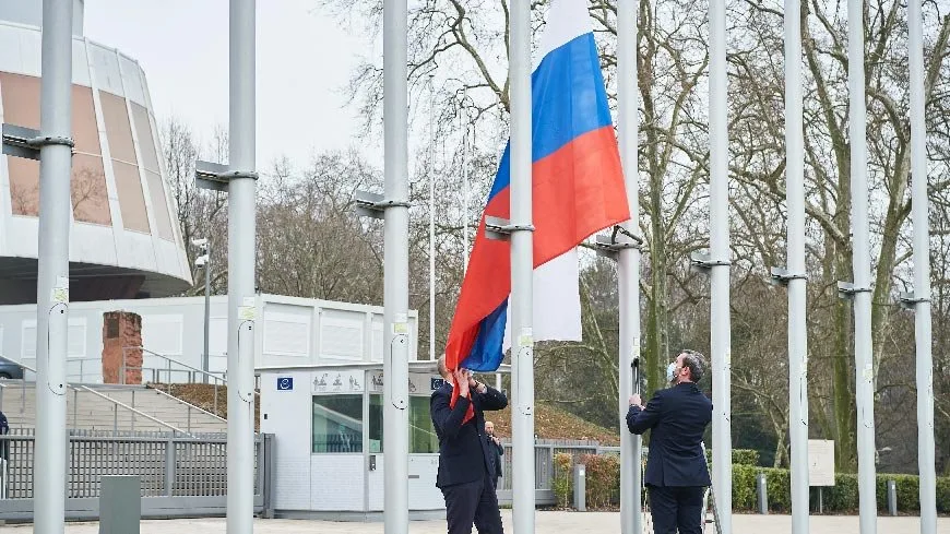 russia flag down COE